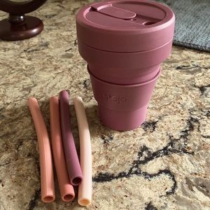 Silicone collapsable reusable cup w/ 4 reusable straws